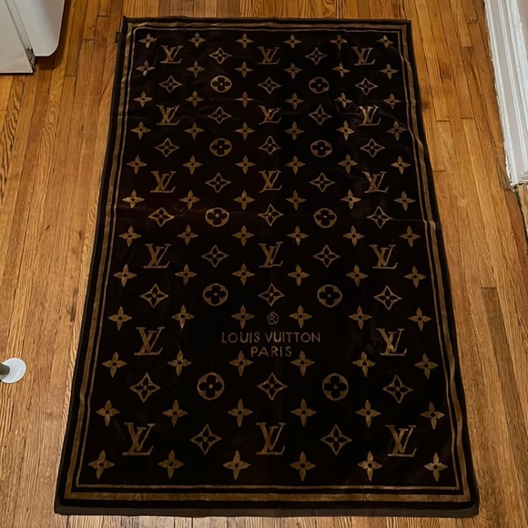 Louis Vuitton unisex logo monogram beach towel NWB - Picture 2 of 7